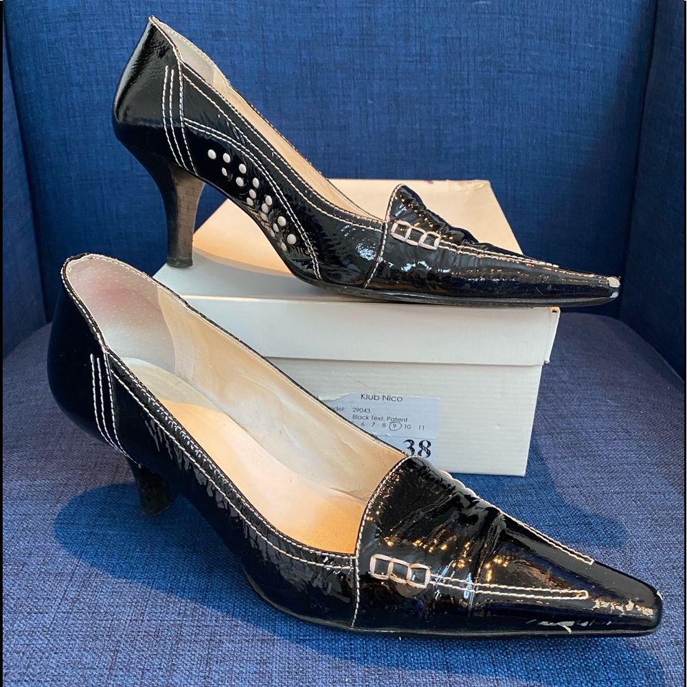Black patent heel with white contrasting stitching and DOTS ! 9